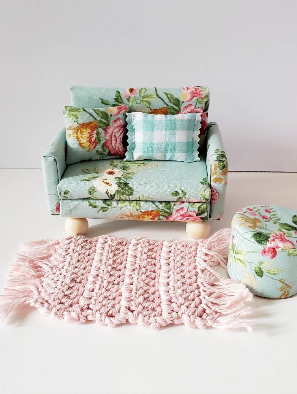 Miniature Dollhouse 1:12 Scale Floral Sofa Maileg